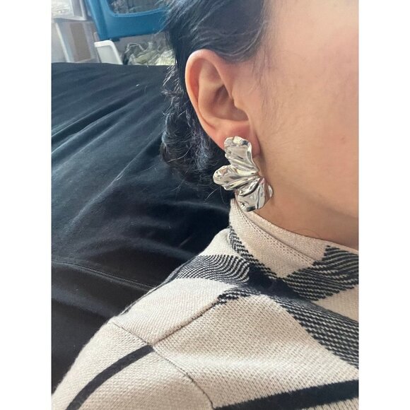 Big Silver stud earrings statement bold large petal chunky minimalist dainty - Picture 1 of 5